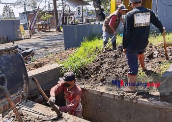 Respons Keluhan Warga, DPUPR Kota Batu Gercep Tangani Gorong-Gorong Meluap