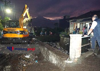 Kali Paron Meluap, Dusun Mberu Tergenang. Walikota Batu Ajak Warga Kerja Bakti