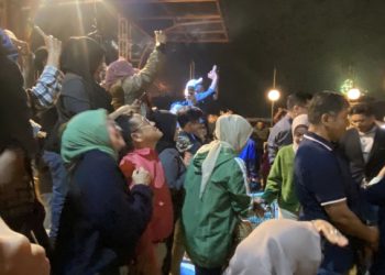 Rayakan Malam Tahun Baru di Kota Batu, Cawapres Muhaimin Diroasting Komika