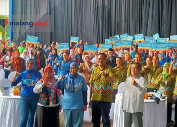 Rangkaian HUT Kota Malang ke-110, DLH Kota Malang Bagikan Kompos untuk 57 Kelurahan