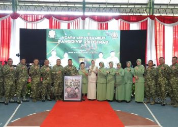 Pangkostrad Pimpin Sertijab Pangdivif 2 Kostrad