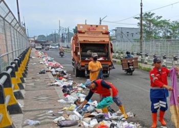 Sampah Liar di Jembatan Pasar Gadang, Tanggung Jawab Siapa?