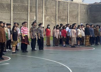 Peringati Hari Pendidikan Nasional, SMA TNH Mojokerto Gunakan Pakaian Adat