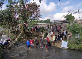 Komunitas Kaliku Gelar Aksi Bersih Sungai Kali Mbabatan dan Suguh Punden