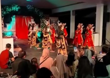 Mbalike Pusoko Gedong Smoro Denok, Hidupkan Kembali Seni Wayang Topeng