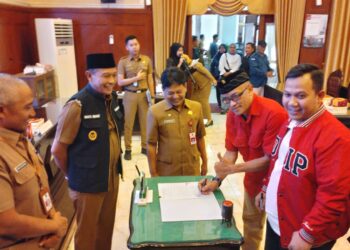 Pemkot Malang Serahkan Bantuan Parpol Senilai 4,3 Milyar