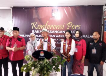 Hari Terakhir, PDI Perjuangan Daftarkan Pasangan Sam HC-Ganis ke KPU Kota Malang
