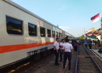 Lonjakan Penumpang, KAI Daop 8 Tambah Gerbong di Dua KA Lokal