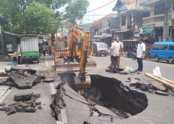 Jalan Ambrol Sepanjang 7 Meter di Muharto Kota Malang Langsung Diperbaiki
