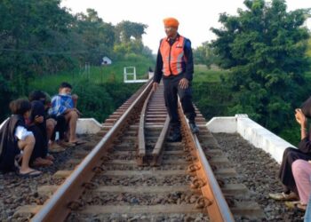 KAI Ingatkan, Aktivitas Ngabuburit di Rel Kereta Api Bisa Dipenjara 3 Bulan
