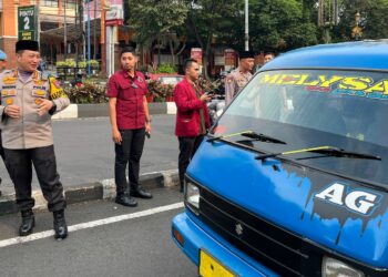 Gandeng Mahasiswa, Polresta Malang Kota Bagikan 500 Paket Takjil