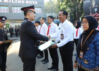 Peringati Hari Lahir Pancasila, Polresta Malang Kota Beri Penghargaan kepada Personel Berprestasi