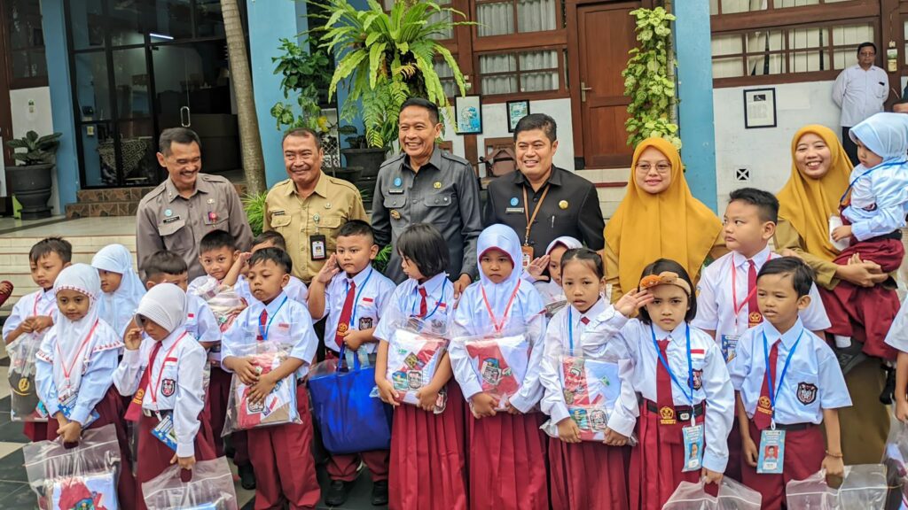 Seragam Gratis Wali Kota Malang