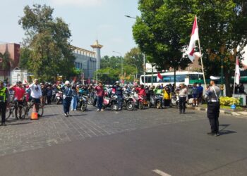 Peringati HUT RI ke-80, Polresta Malang Kota Gelar Hormat Bendera di Tiga Titik Jalan Kota Malang