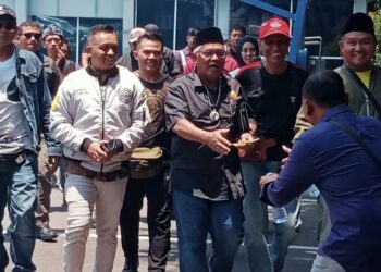 Didampingi Puluhan Relawan, Yai Mim Penuhi Panggilan Satreskrim Polresta Malang Kota