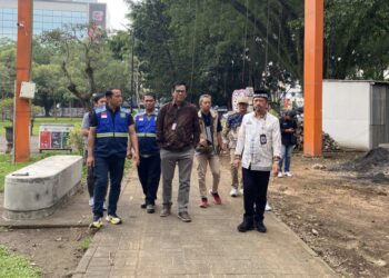 Pantau Progres Revitalisasi, DLH dan Bank Jatim Tinjau Langsung Alun-alun Merdeka Kota Malang