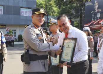 Kapolresta Malang Kota Berikan Penghargaan kepada 33 Personel Berprestasi Sepanjang 2025