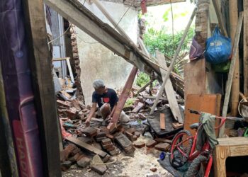 Tembok Rumah Warga Sidomulyo Kota Malang Ambruk Dihantam Banjir