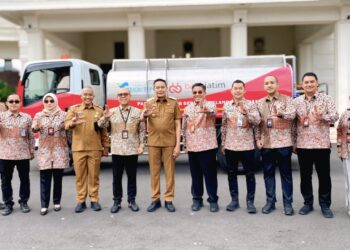 Dukung Layanan Air Bersih, Bank Jatim Serahkan CSR Truk Tangki ke Perumda Tugu Tirta