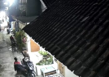 Aksi Terekam CCTV, Dua Anak di Bawah Umur Diduga Curi Motor di Blimbing Malang