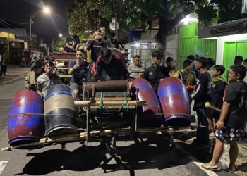 Hidupkan Tradisi Lama, Pemuda Bandulan Bangunkan Sahur dengan Kereta Musik Perkusi