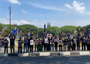 Wartawan Malang Raya Gelar Aksi Kami Bukan Londo Ireng, Desak Presiden Prabowo Minta Maaf